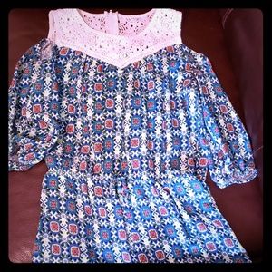 Girl's cold shoulder rompe